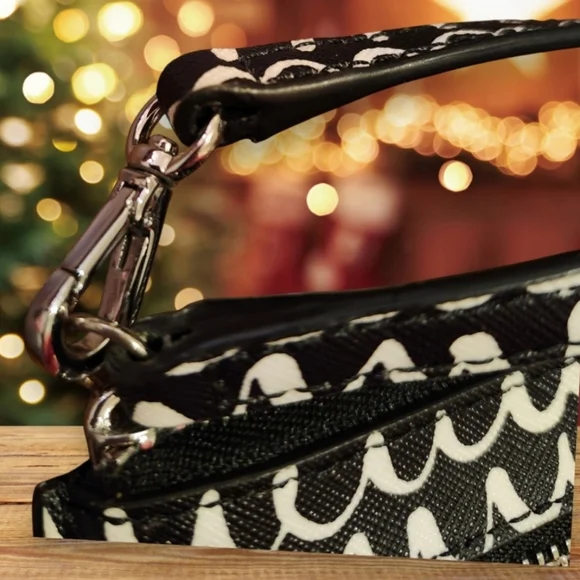 Kate Spade NEW Shore Street Pop Scallop TinieWristlet Ret. $119 - Picture 9 of 9